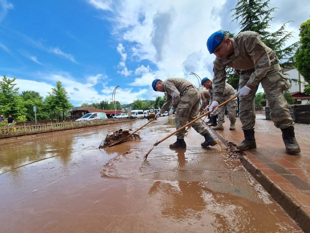 Bartın’daki sel felaketi havadan görüntülendi. Yardıma Mehmetçik koştu - Resim: 21